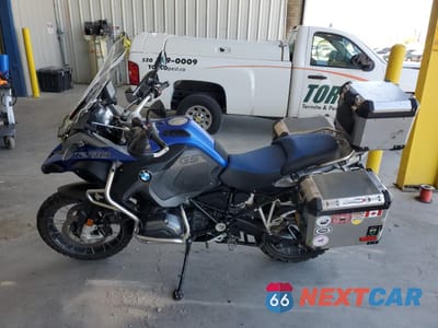 Trzecie zdjęcie samochodu z tyłu: 2015 BMW R1200 GS ADVENTURE VIN:WB10A1201FZ098019 - miniatura