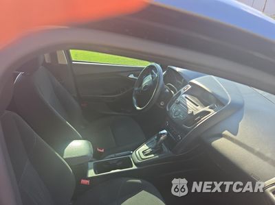 Piąte zdjęcie samochodu w środku: 2015 FORD FOCUS SE VIN:1FADP3F26FL345599 - miniatura