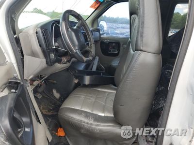 Zdjęcie 7 z 13 samochodu: 2001 GMC SAVANA G3500 VIN:1GJHG39R211183908 - miniatura