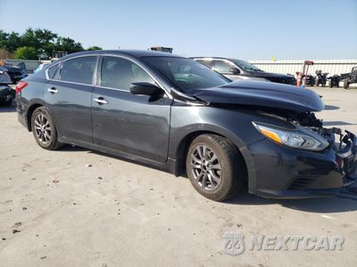 Czwarte zdjęcie samochodu z boku: 2017 NISSAN ALTIMA 2.5 VIN:1N4AL3AP1HC498900 - miniatura