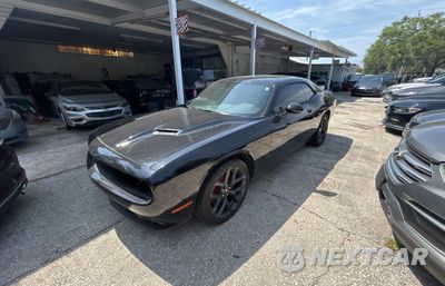 Drugie zdjęcie samochodu z przodu: 2019 DODGE CHALLENGER SXT VIN:2C3CDZAG1KH739642 - miniatura