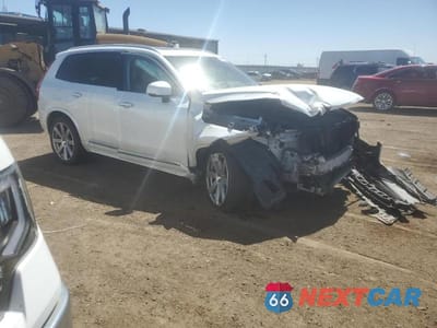 Czwarte zdjęcie samochodu z boku: 2016 VOLVO XC90 T6 VIN:YV4A22PL8G1071863 - miniatura