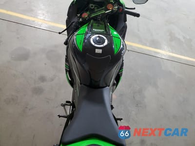 Zdjęcie 6 z 8 samochodu: 2016 KAWASAKI ZX1000 S VIN:JKAZXCS16GA003140 - miniatura