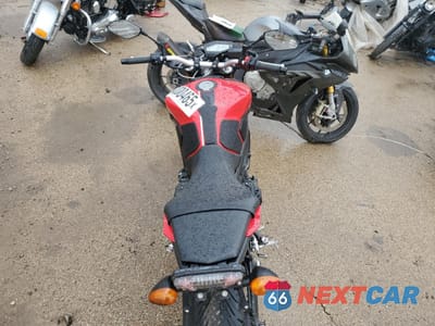 Zdjęcie 6 z 9 samochodu: 2014 YAMAHA FZ09 VIN:JYARN33E6EA001555 - miniatura