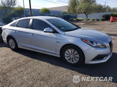 Czwarte zdjęcie samochodu z boku: 2017 HYUNDAI SONATA HYBRID VIN:KMHE24L17HA056126 - miniatura