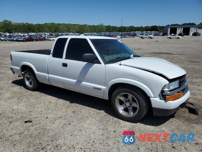 Czwarte zdjęcie samochodu z boku: 2002 CHEVROLET S TRUCK S10 VIN:1GCCS19W828145621 - miniatura