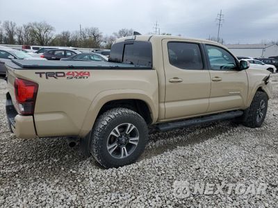 Trzecie zdjęcie samochodu z tyłu: 2018 TOYOTA TACOMA DOUBLE CAB VIN:3TMCZ5AN1JM136954 - miniatura