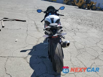 Czwarte zdjęcie samochodu z boku: 2021 BMW S 1000 RR VIN:WB10E2305M6E51808 - miniatura