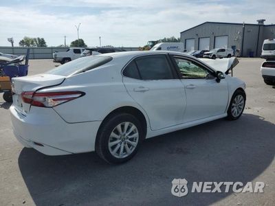 Trzecie zdjęcie samochodu z tyłu: 2019 TOYOTA CAMRY L VIN:4T1B11HK7KU771953 - miniatura