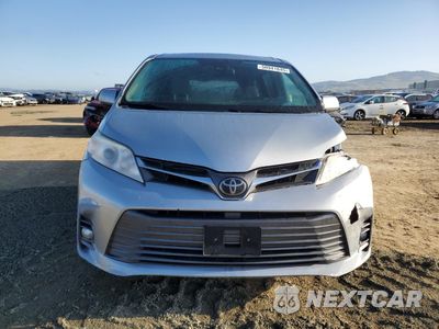Piąte zdjęcie samochodu w środku: 2019 TOYOTA SIENNA XLE VIN:5TDYZ3DCXKS971442 - miniatura