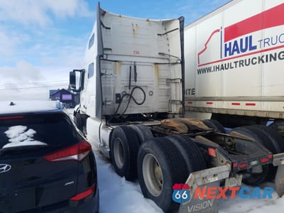 Trzecie zdjęcie samochodu z tyłu: 2019 VOLVO VN VNL VIN:4V4NC9EH3KN900529 - miniatura