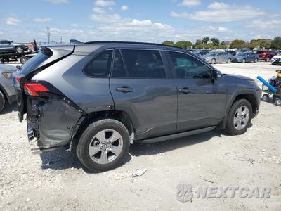 Trzecie zdjęcie samochodu z tyłu: 2024 TOYOTA RAV4 XLE VIN:2T3W1RFV9RW351125 - miniatura