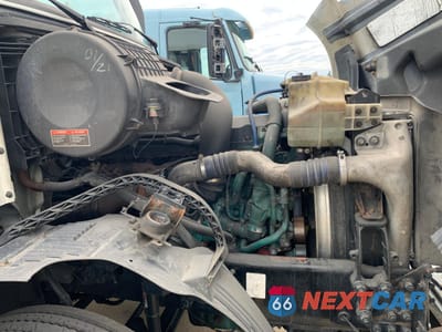 2016 VOLVO VN VNL 4V4NC9EH8GN921240 - główne zdjęcie licytacji z USA - miniatura