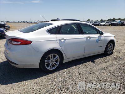 Trzecie zdjęcie samochodu z tyłu: 2018 FORD FUSION SE HYBRID VIN:3FA6P0LU7JR171534 - miniatura