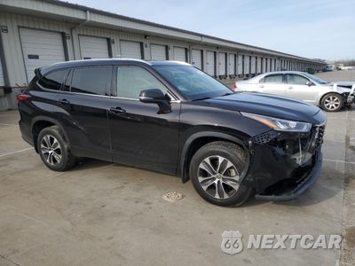 Czwarte zdjęcie samochodu z boku: 2021 TOYOTA HIGHLANDER XLE VIN:5TDGZRBH0MS066868 - miniatura
