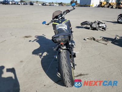 Czwarte zdjęcie samochodu z boku: 2018 YAMAHA MT09 C VIN:JYARN53Y8JA000665 - miniatura