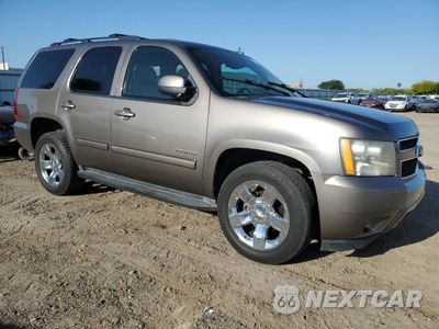 Czwarte zdjęcie samochodu z boku: 2012 CHEVROLET TAHOE C1500 LT VIN:1GNSCBE08CR123718 - miniatura