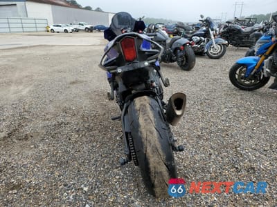Czwarte zdjęcie samochodu z boku: 2020 YAMAHA YZFR1 VIN:JYARN66E6LA000786 - miniatura