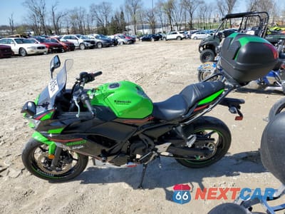 Trzecie zdjęcie samochodu z tyłu: 2022 KAWASAKI EX650 N VIN:ML5EXEN11NDA49477 - miniatura