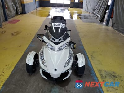Piąte zdjęcie samochodu w środku: 2014 CAN-AM SPYDER ROADSTER RT VIN:2BXNBDD12EV008700 - miniatura