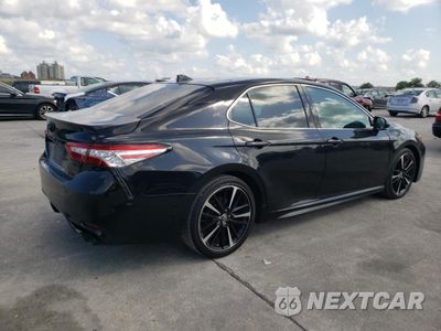 Trzecie zdjęcie samochodu z tyłu: 2020 TOYOTA CAMRY XSE VIN:4T1K61AKXLU362410 - miniatura