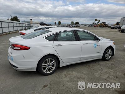 Trzecie zdjęcie samochodu z tyłu: 2018 FORD FUSION SE HYBRID VIN:3FA6P0LU9JR171552 - miniatura
