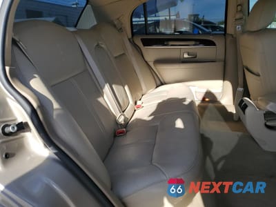 Zdjęcie 10 z 14 samochodu: 2010 LINCOLN TOWN CAR SIGNATURE LIMITED VIN:2LNBL8CV2AX752075 - miniatura