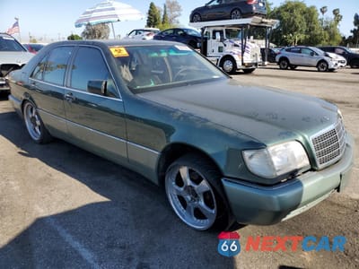 Czwarte zdjęcie samochodu z boku: 1993 MERCEDES-BENZ 300 SE VIN:WDBGA32E8PA125613 - miniatura