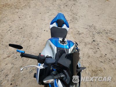 Piąte zdjęcie samochodu w środku: 2020 KAWASAKI ZR900 F VIN:ML5ZRDF1XLDA39483 - miniatura