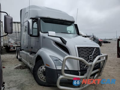 2022 VOLVO VN VNL 4V4NC9EJ6NN603570 - główne zdjęcie licytacji z USA - miniatura