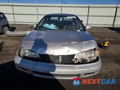 Piąte zdjęcie samochodu w środku: 1997 HONDA ACCORD SE VIN:1HGCD5600VA276235 - miniatura