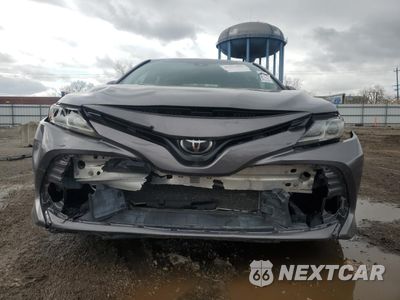 Piąte zdjęcie samochodu w środku: 2018 TOYOTA CAMRY L VIN:4T1B11HK9JU032937 - miniatura