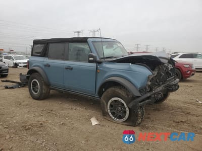 Czwarte zdjęcie samochodu z boku: 2022 FORD BRONCO BASE VIN:1FMEE5DP2NLB64542 - miniatura