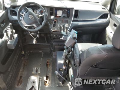Zdjęcie 8 z 16 samochodu: 2017 TOYOTA SIENNA SE VIN:5TDXZ3DC3HS873163 - miniatura