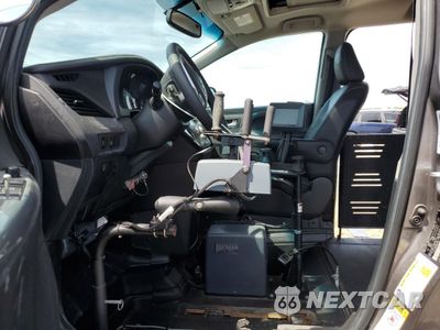 Zdjęcie 7 z 16 samochodu: 2017 TOYOTA SIENNA SE VIN:5TDXZ3DC3HS873163 - miniatura