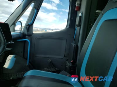 Zdjęcie 7 z 14 samochodu: 2023 RIVIAN EDV 700 VIN:7FCEHEB70PN008225 - miniatura