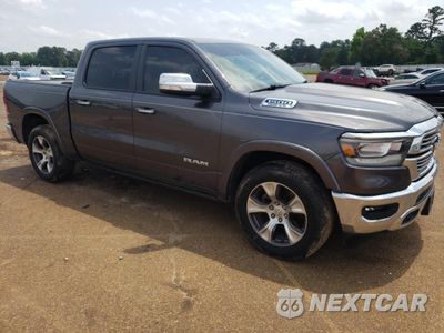 Czwarte zdjęcie samochodu z boku: 2022 RAM 1500 LARAMIE VIN:1C6SRFJTXNN310670 - miniatura
