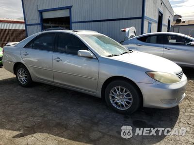 Czwarte zdjęcie samochodu z boku: 2005 TOYOTA CAMRY LE VIN:4T1BE32K75U576352 - miniatura