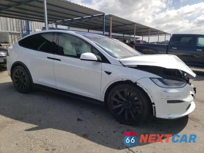Czwarte zdjęcie samochodu z boku: 2023 TESLA MODEL X VIN:7SAXCBE55PF382241 - miniatura