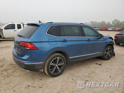 Trzecie zdjęcie samochodu z tyłu: 2019 VOLKSWAGEN TIGUAN SE VIN:3VV3B7AX0KM074807 - miniatura