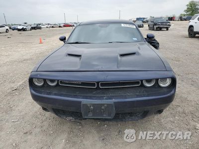 Piąte zdjęcie samochodu w środku: 2017 DODGE CHALLENGER SXT VIN:2C3CDZAG1HH502903 - miniatura