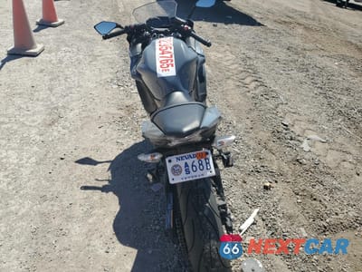 Czwarte zdjęcie samochodu z boku: 2018 KAWASAKI EX650 F VIN:JKAEXEK18JDA13414 - miniatura