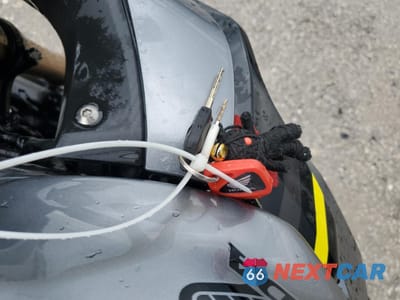 Zdjęcie 8 z 10 samochodu: 2023 HONDA CBR500 RA VIN:MLHPC6257P5400391 - miniatura
