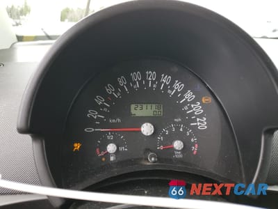 Zdjęcie 9 z 12 samochodu: 2002 VOLKSWAGEN NEW BEETLE GLS VIN:3VWCB21C62M416966 - miniatura