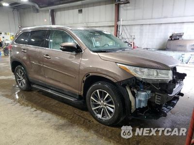 Czwarte zdjęcie samochodu z boku: 2019 TOYOTA HIGHLANDER XLE VIN:5TDJZRFH5KS921187 - miniatura