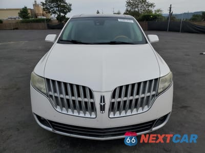 Piąte zdjęcie samochodu w środku: 2011 LINCOLN MKT VIN:2LMHJ5AT1BBJ50674 - miniatura