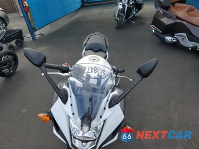 Piąte zdjęcie samochodu w środku: 2012 YAMAHA FZ6 RC VIN:JYARJ18Y3CA002176 - miniatura