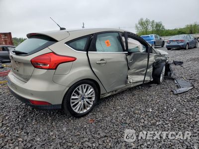 Trzecie zdjęcie samochodu z tyłu: 2016 FORD FOCUS TITANIUM VIN:1FADP3N26GL298237 - miniatura