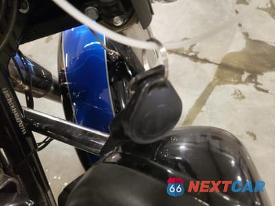 Zdjęcie 8 z 9 samochodu: 2010 HARLEY-DAVIDSON FLHTK VIN:1HD1KEM15AB674776 - miniatura