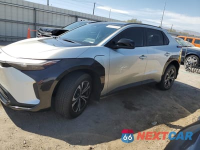 2024 TOYOTA BZ4X XLE JTMABACASRA056625 - główne zdjęcie licytacji z USA - miniatura